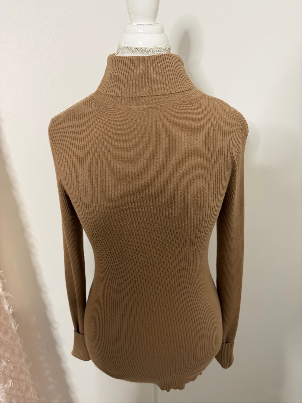 Express, Classic Ribbed Turtleneck Sweater - Camel Sz Med